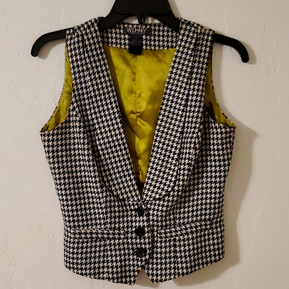 womens black&white houndstooth vest